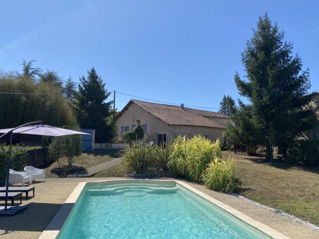 Charmante Propriété 3 Chambres avec Piscine Chauffée – Proch. 130m² Saint Romain