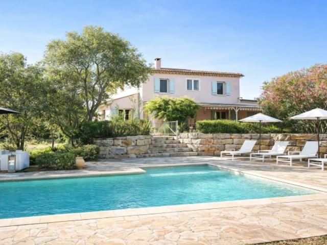 CHARMANTE PROVENCALE, PISCINE ET GRAND TERRAIN