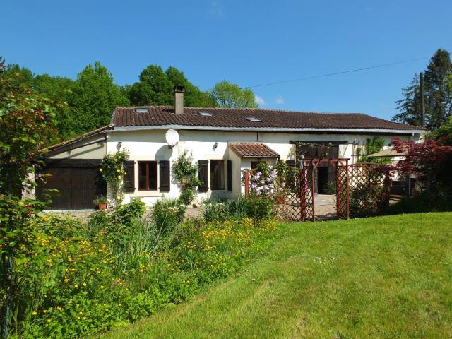 Charmante retraite de campagne avec espace, style et soleil 137m² Montemboeuf