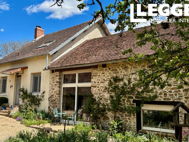 Charmante retraite rurale de 4 chambres avec spectaculaire grange aménagée à 15 minutes de St Yrieix la Perche