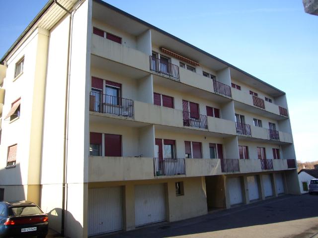 Charmante renovierte Wohnung im obersten Stockwerk in Chatillens