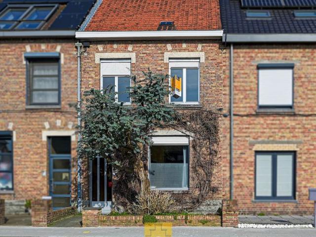 Charmante rijwoning met diepe zuidgerichte tuin – St Mi.