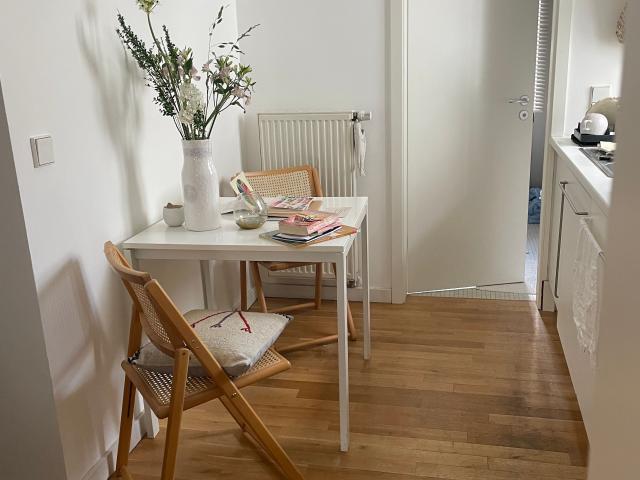 Charmante, ruhige, lichtdurchflutete Wohnung im Herzen von Berlin Mitte. Hinterhaus mit großem Garten und wunderbaren Nachbarn!