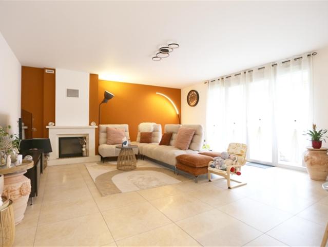 Charmante Wohnung von 126 m² mit einem Balkon/Terrasse von 10 m² und drei großen Schlafzimmern