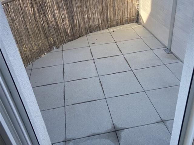 CHARMANTE WOHNUNG IN EINEM RUHIGEN VORSTADTGEBIET