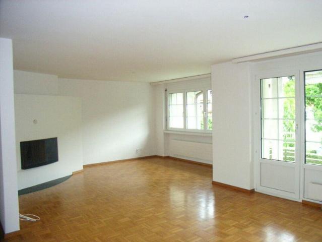 Charmante Wohnung mit Cheminée im Erdgeschoss