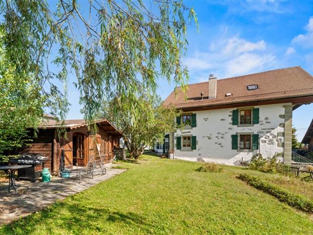 Charmante Wohnung mit Nebengebäude