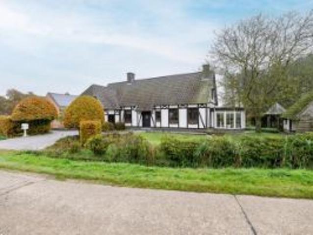 Charmante woning op rustige locatie op perceel van +/ 1.00