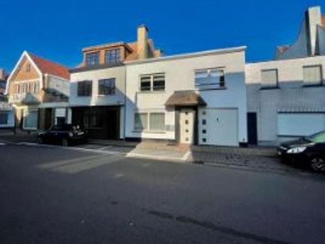 Charmante woning te koop centraal gelegen in Oud Knokke v.