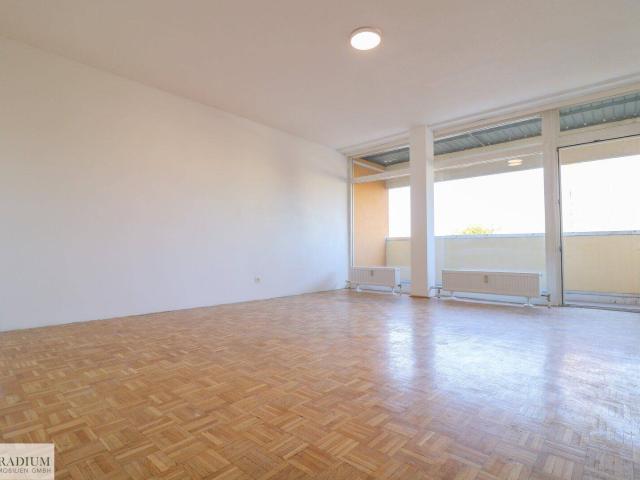 SCHNÄPPCHEN! teilsanierte 2 Zimmer Wohnung mit Loggia in Maria Enzersdorf – Ihr neues Zuhause erwartet Sie!