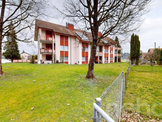 Charmante und grosszügige Dachwohnung an ruhiger Lage