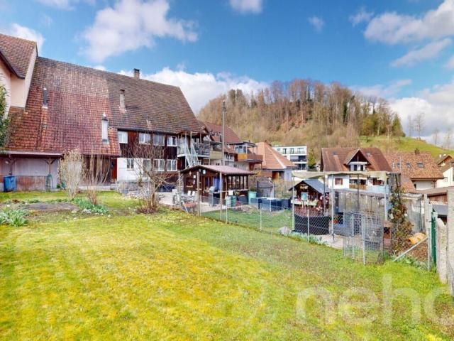 Charmante und grosszügige 3.5 Zimmer Wohnung mit privatem Garten!