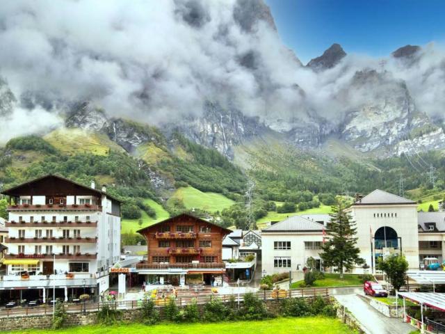 CHARMANTE UND ZENTRALE 4.5 ZIMMER WOHNUNG MIT WUNDERBARER BERGPANORAMASICHT