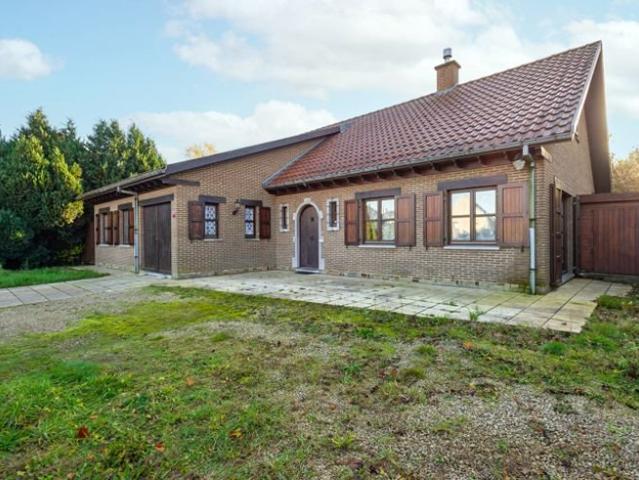 Charmante villa 3ch avec garage sur beau terrain de 33 ares