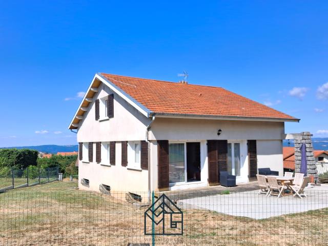 Charmante villa à la vue dégagée