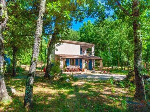 Charmante villa au coeur des bois