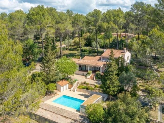 Charmante villa avec beau terrain