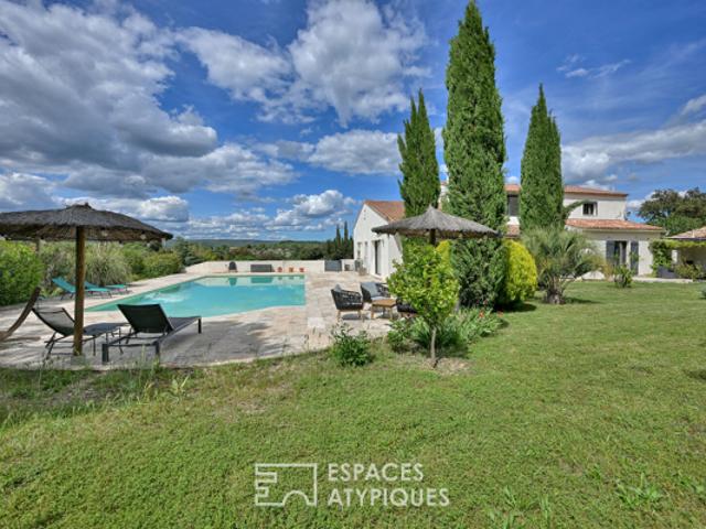 Charmante villa avec piscine et vue dominante