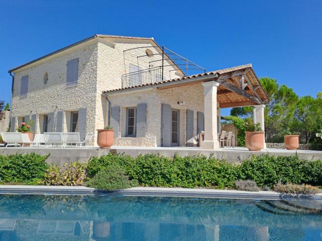 Charmante villa dans un village près d’Uzes 202m² Uzès