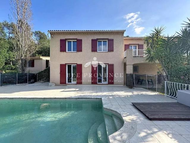 Charmante villa dans un cadre verdoyant, à 20 minutes des plages