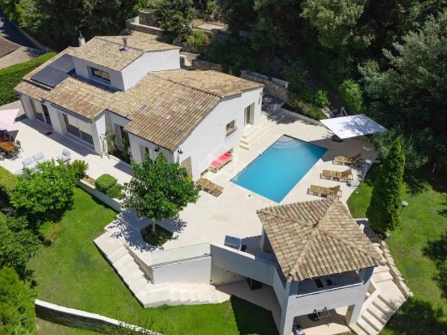 Charmante villa dans un écrin de verdure