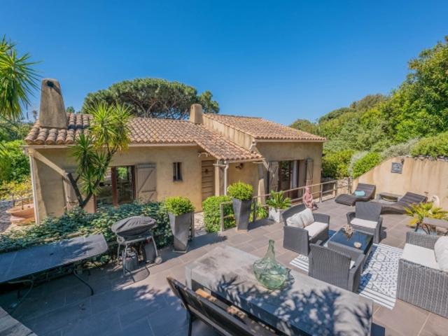 Charmante villa dans domaine privé