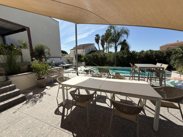Charmante Villa d'architecte T9 3/4 chambres LATTES 1