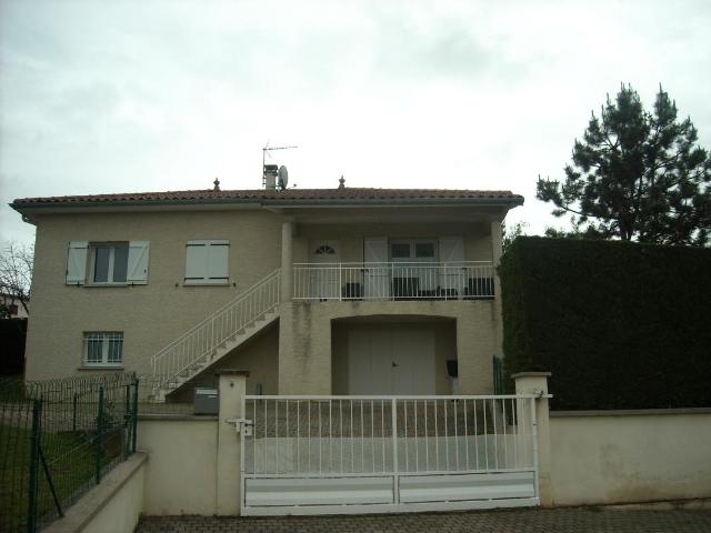 Charmante villa de 152m2 avec TERRAIN de 1 000m2 et SOUS SOL