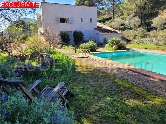 Villa de campagne T6 avec piscine – Terrain 3400 m² – Vue Co. 150m² Thézan des Corbières