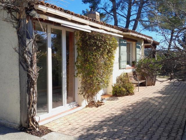 Charmante villa de plain pied avec jardin