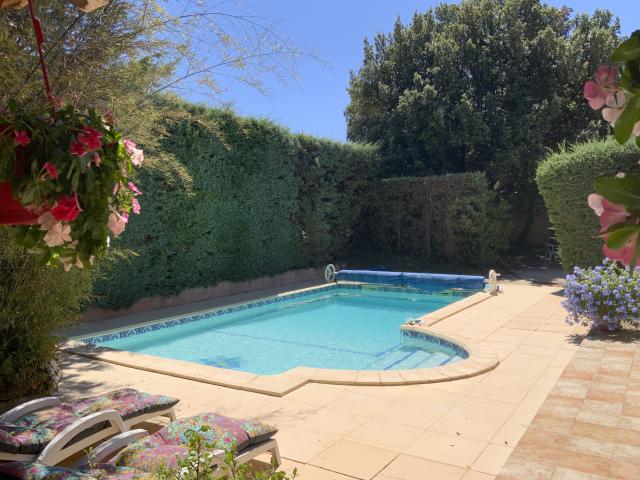 Charmante villa de plain pied avec piscine
