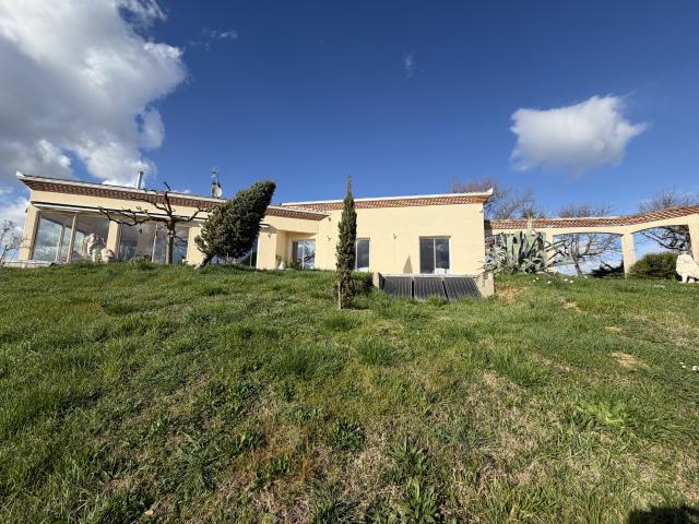 Charmante villa des années 2000 nichée sur les coteaux de Moissac
