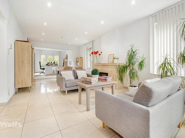 Charmante villa entièrement rénovée avec garage et jardin !