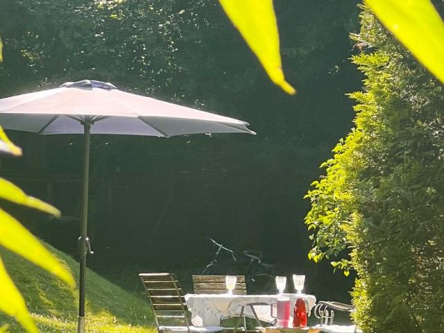 Charmante Villa im Landhausstil auf traumhaftem Naturgrundstück