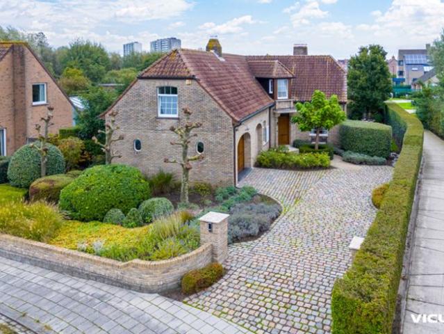 Charmante villa met vier slaapkamers dicht bij het strand!
