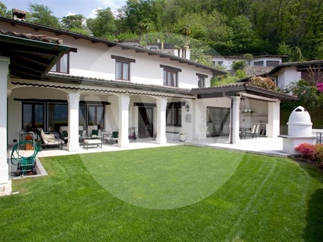 CHARMANTE VILLA MIT HALLENBAD UND UNVERGLEICHLICHEM SEEBLICK