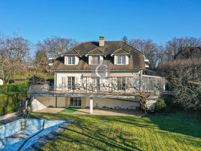 Charmante Villa mit Seeblick