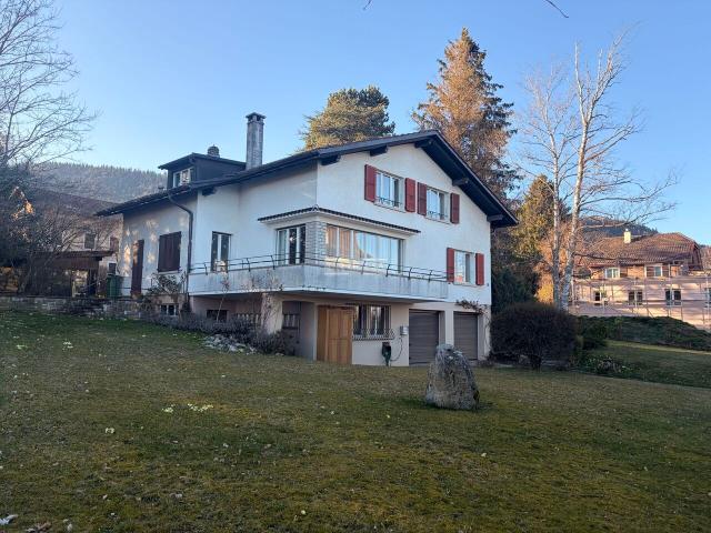 Charmante Villa mit 2 Wohnungen und großem Garten