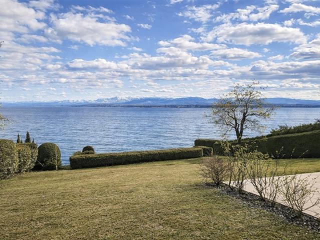Charmante Villa mit 5,5 Zimmern am Wasser