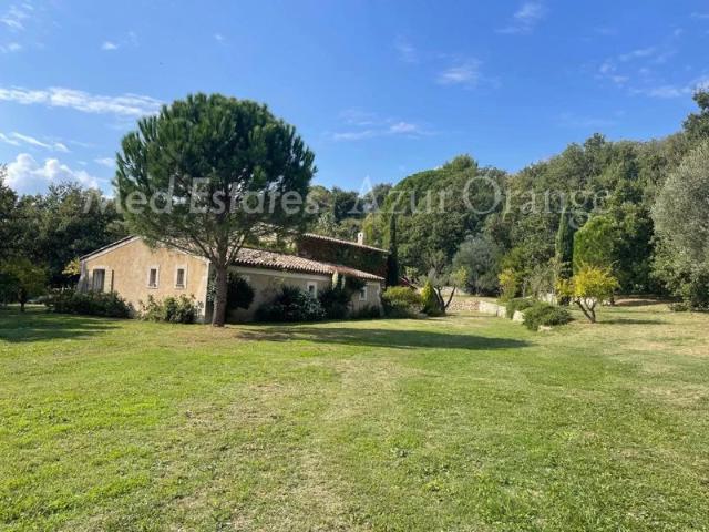 Charmante villa sur grand terrain plat belles vues