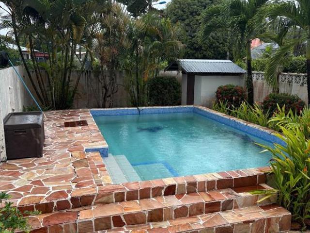 Charmante villa t5 avec piscine et terrasse