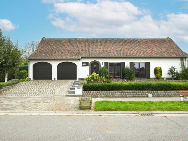Charmante vrijstaande woning in Deerlijk