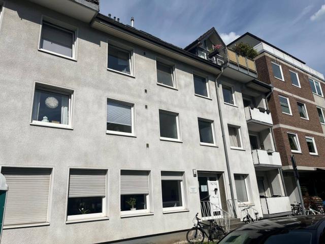 Charmante Zwei Zimmererdgeschosswohnung mit Balkon in beliebter Lage von Köln Lindenthal