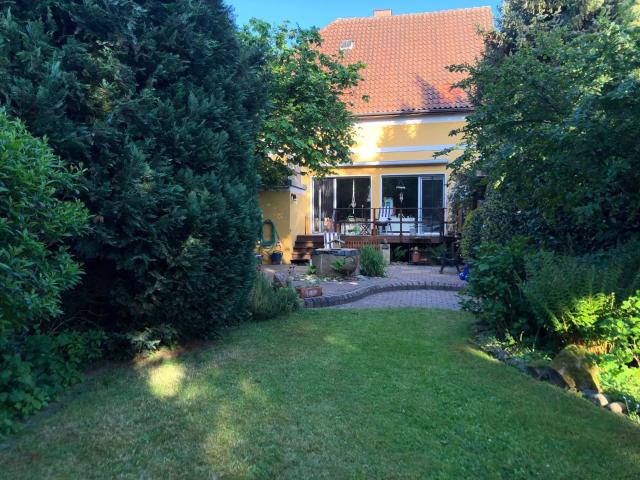Charmanter Altbau mit tollem Garten