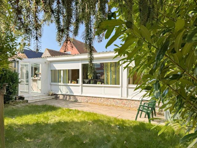 Charmanter Bungalow mit Ausbaureserve und Neubaupotenzial in zentraler Lage unweit vom Binnensee