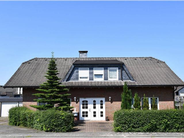 Charmanter Bungalow mit Einliegerwohnung und Doppelgarage in familienfreundlicher Lage von Medebach!