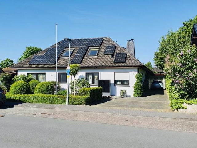 Wohlfühl Bungalow mit Einliegerwohnung, Smart Home & Gartenidylle