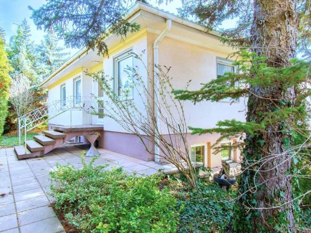 PREISREDUKTION! Charmanter Bungalow mit Gartenparadies!