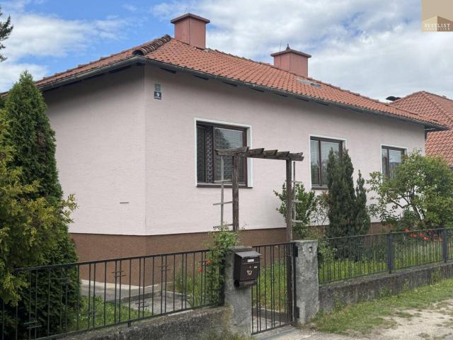 Charmanter Bungalow mit großem Garten und viel Potenzial in Felixdorf