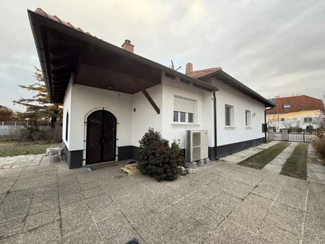 Gemütlicher Bungalow in Münchendorf: 4 Zimmer, Garage, Garten und. Ihr neues Zuhause!